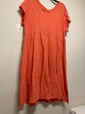 TIME & TRUE/Tiered Short Sleeve Midi Dress in Coral